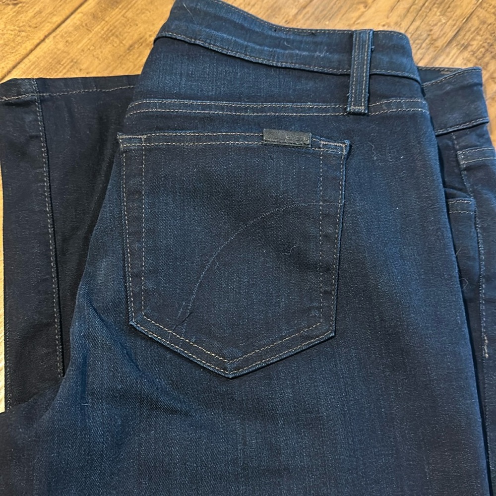 Joe’s Curvy Bootcut Jeans. Size 31